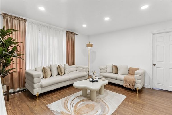 Interior, Living room, Recessed Lighting, Wood Texture Flooring
