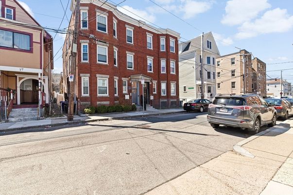 Exterior, Facade, Brick Facade, Rowhouse