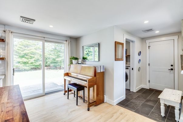 Interior, Piano, Recessed Lighting, Washer, Wood Texture Flooring