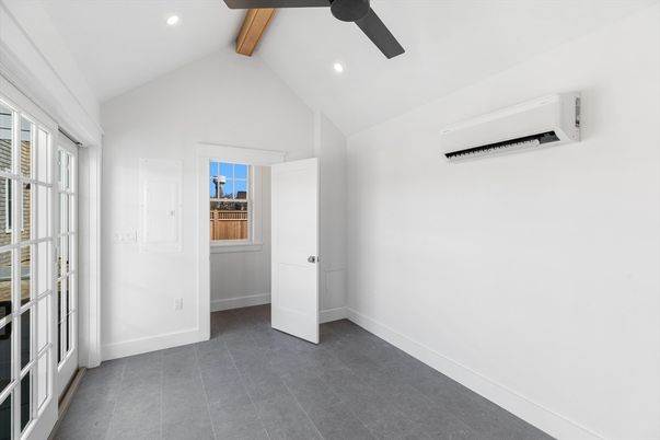 Empty room, Interior, Recessed Lighting, Wooden Beams