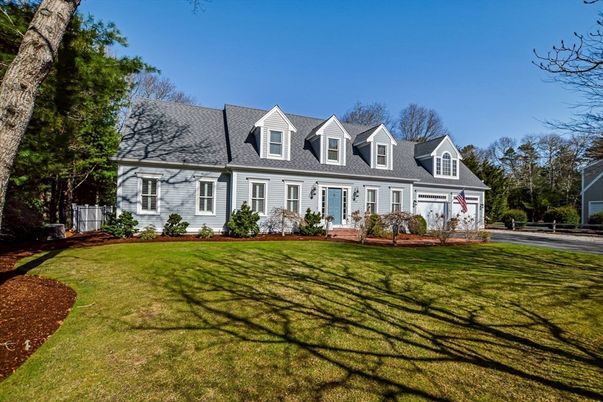 Attached, Exterior, Facade, Cape Cod