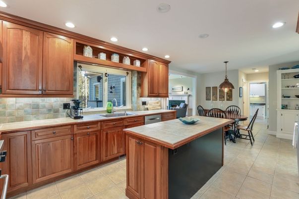 Dining room, Interior, Kitchen, Pendant Lights, Recessed Lighting, Tile Countertops