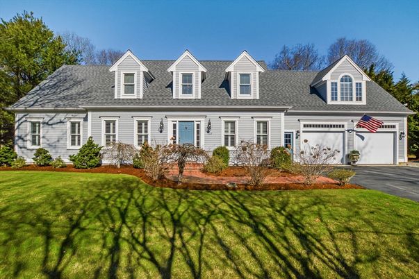 Attached, Exterior, Facade, Cape Cod