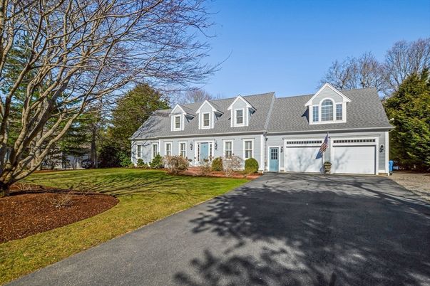 Attached, Exterior, Facade, Cape Cod