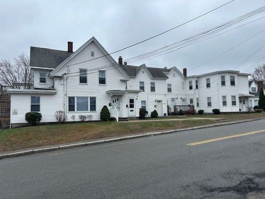 Exterior, Facade, Farmhouse
