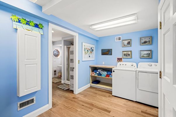 Interior, Utility Closets, Washer, Wood Texture Flooring