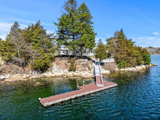 Exterior, Lake