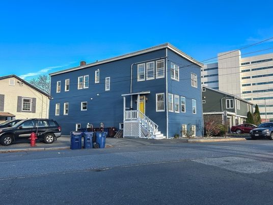 Exterior, Facade, Rowhouse