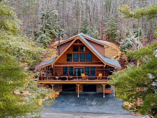 Exterior, Facade, Log Home