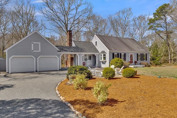 Attached, Exterior, Facade, Cape Cod