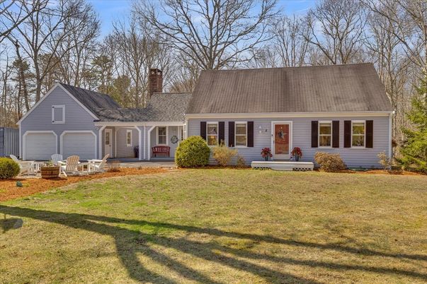 Attached, Exterior, Facade, Cape Cod