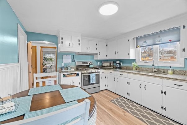 Dining room, Interior, Kitchen, Stainless Steel Appliances, Wood Texture Flooring