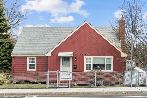 Exterior, Facade, Cape Cod