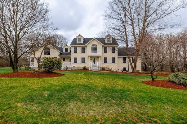 Backyard, Exterior, Facade, Queen Anne Victorian