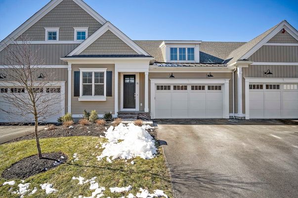 Attached, Exterior, Facade, American Craftsman