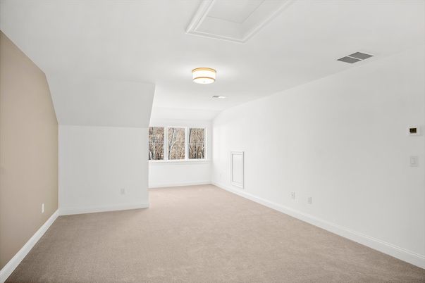 Empty room, Interior