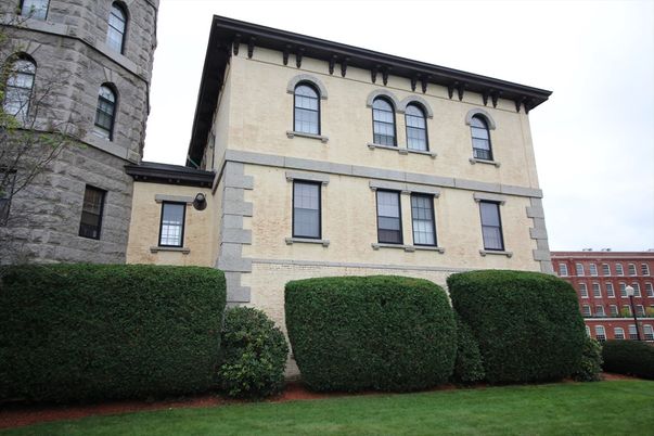 Exterior, Facade, Brick Facade, Rowhouse