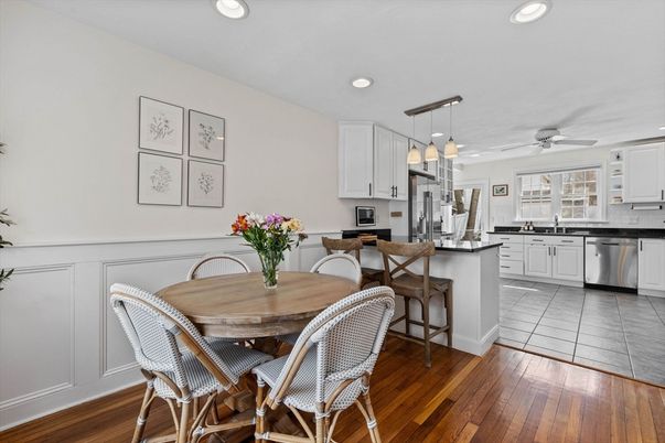 Dining room, Interior, Kitchen, Pendant Lights, Recessed Lighting, Wood Texture Flooring