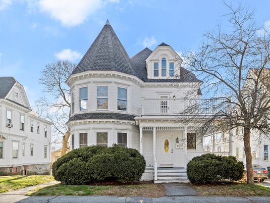 Exterior, Facade, Queen Anne Victorian