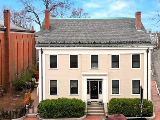 Exterior, Facade, Georgian