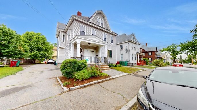 Exterior, Facade, Queen Anne Victorian