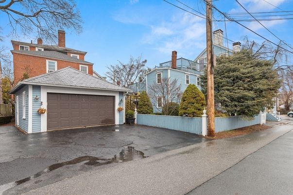 Detached Garage, Exterior