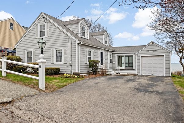 Attached, Exterior, Facade, Cape Cod