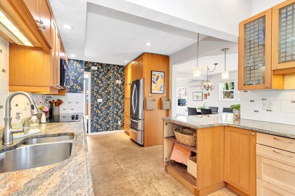 Dining room, Interior, Kitchen, Pendant Lights, Recessed Lighting, Stainless Steel Appliances