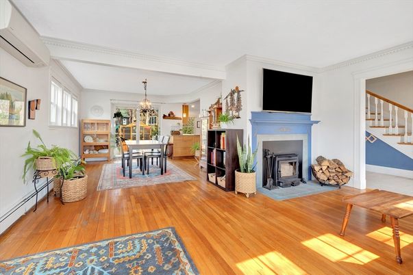Chandelier, Dining room, Fireplace, Interior, Wood Texture Flooring