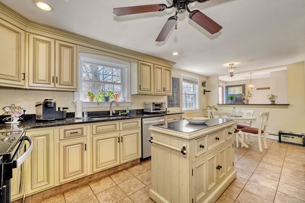 Dining room, Interior, Kitchen, Recessed Lighting