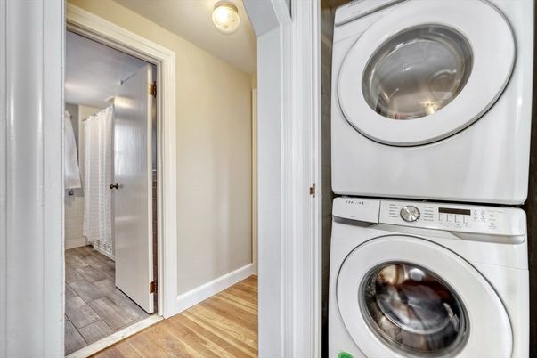 Interior, Utility Closets, Washer, Wood Texture Flooring