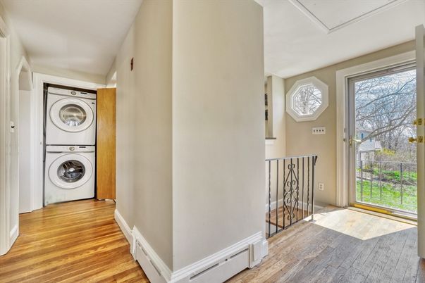 Interior, Utility Closets, Washer, Wood Texture Flooring