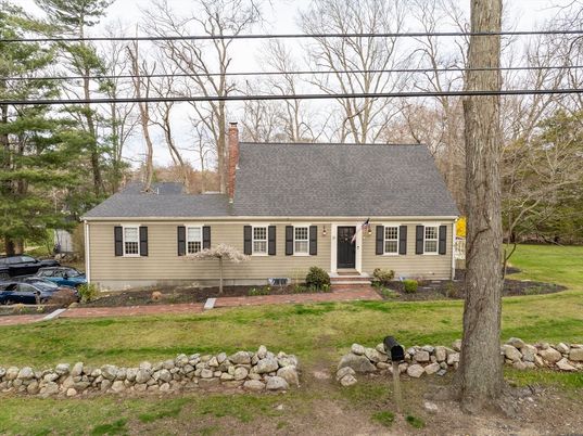 Exterior, Facade, Cape Cod