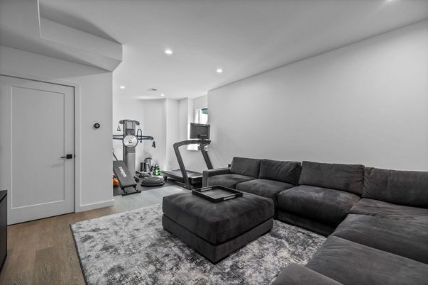Fitness Equipment, Interior, Living room, Recessed Lighting, Wood Texture Flooring