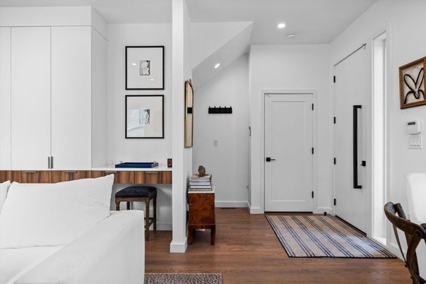 Interior, Piano, Recessed Lighting, Wood Texture Flooring