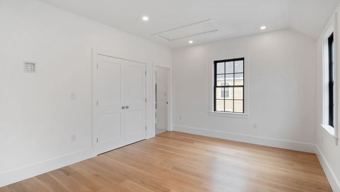 Empty room, Interior, Recessed Lighting, Wood Texture Flooring