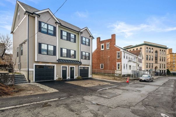 Attached, Exterior, Facade, Rowhouse