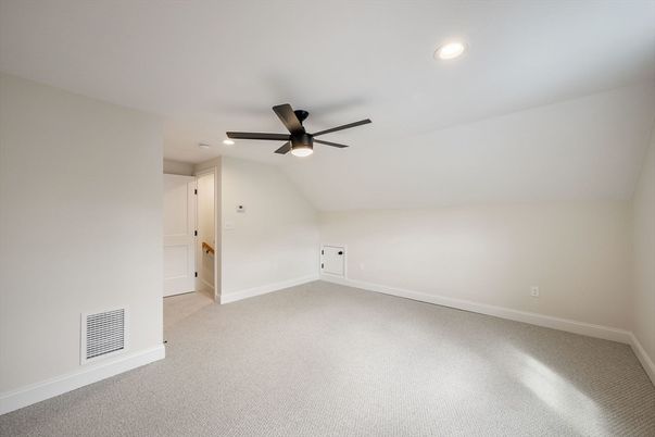Empty room, Interior, Recessed Lighting