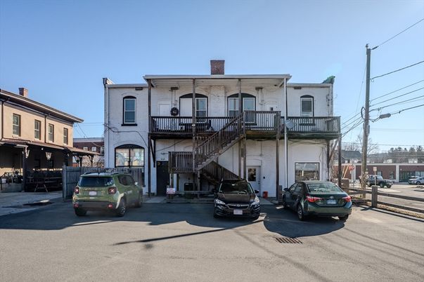 Exterior, Facade, Rowhouse