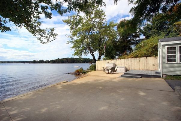 Exterior, Lake