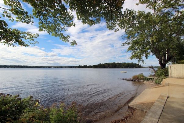 Exterior, Lake