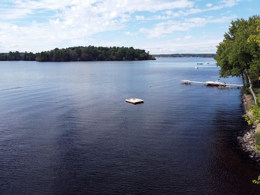 Exterior, Lake