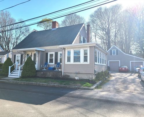 Attached, Exterior, Facade, Cape Cod