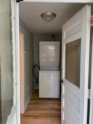 Interior, Utility Closets, Washer, Wood Texture Flooring