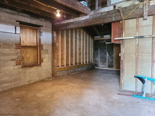 Empty room, Interior, Wooden Beams