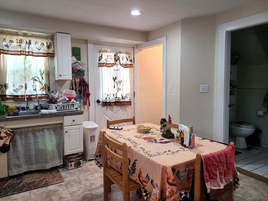 Dining room, Interior, Recessed Lighting