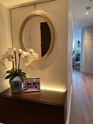Interior, Recessed Lighting, Wood Texture Flooring