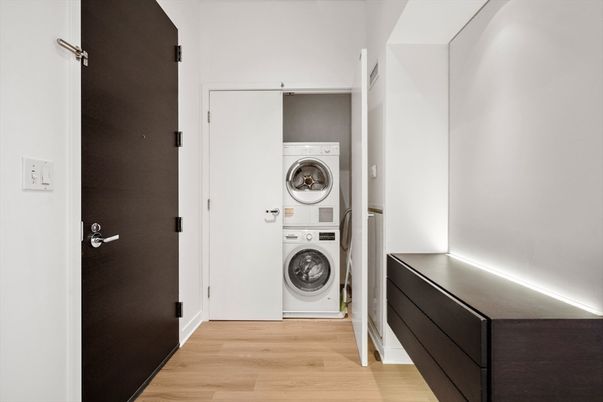 Interior, Utility Closets, Washer, Wood Texture Flooring