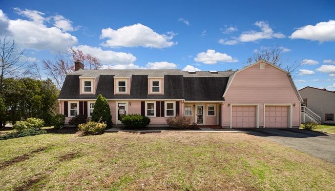 Attached, Exterior, Facade, Cape Cod