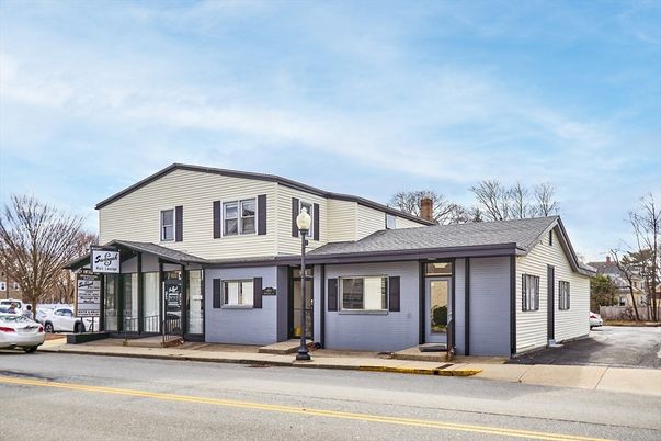 Exterior, Facade, Farmhouse